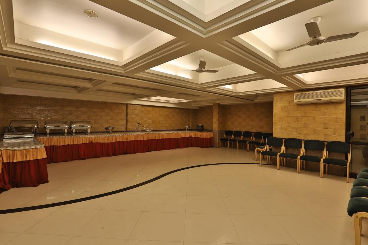 Capital O 1338 Hotel Harmony Rajkot Exterior foto