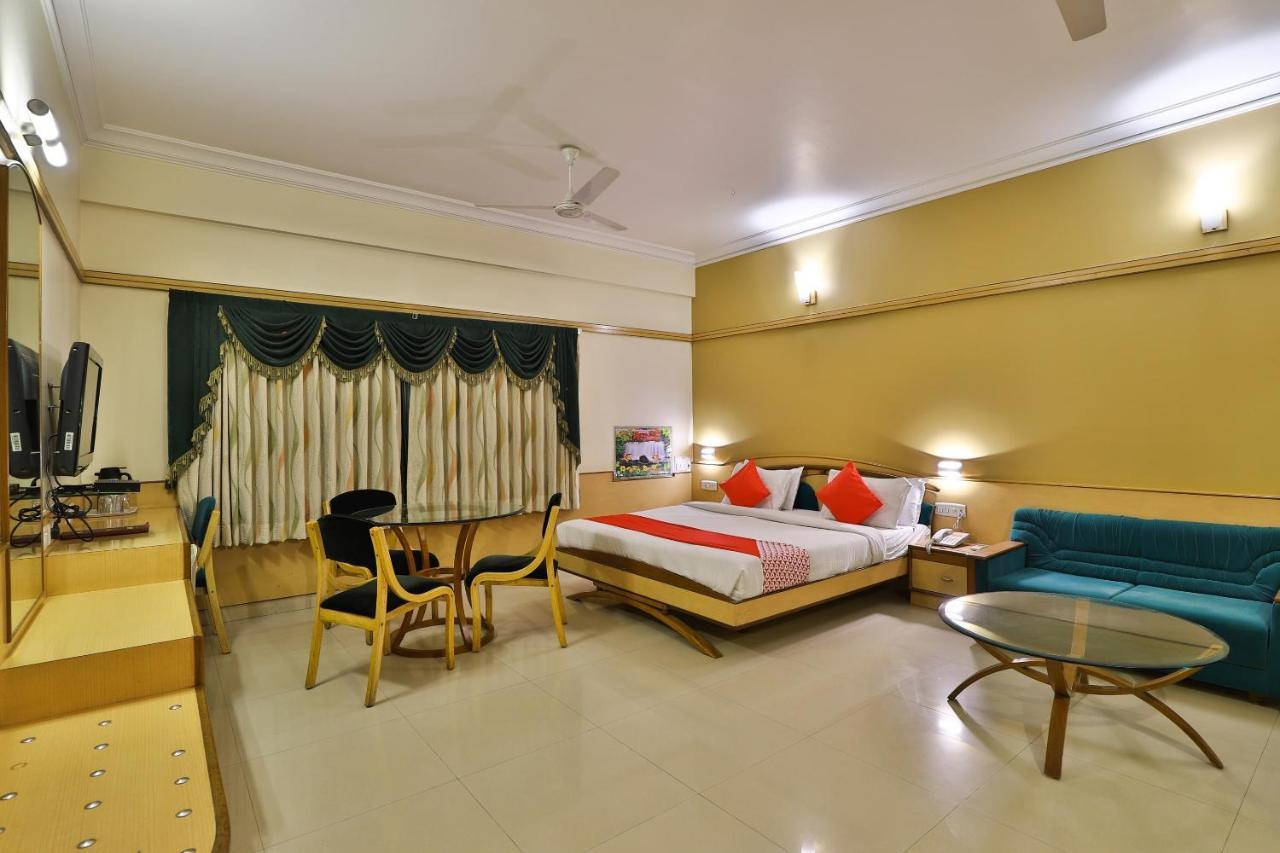 Capital O 1338 Hotel Harmony Rajkot Exterior foto